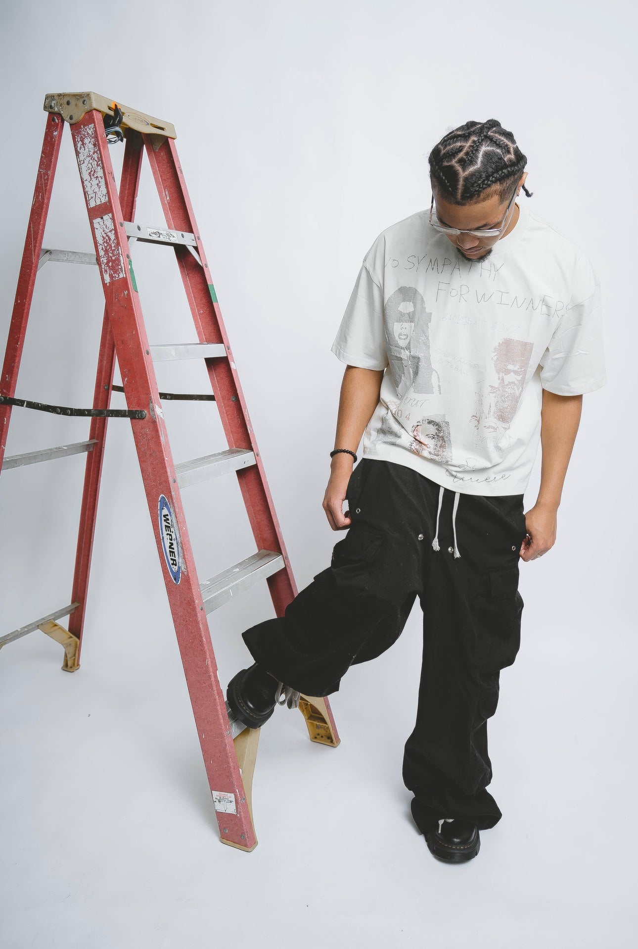 NUN BUT DETAILS VINTAGE GRAPHIC TEE
